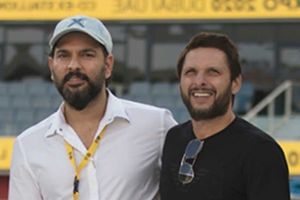 యూవీ.. నీకు మతిపోయిందా.. పాక్‌కు సాయం చేయమంటావ్?