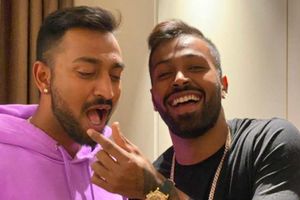 ఇంట్లో ఉంటూ ఎలా ఎంజాయ్ చేయవచ్చో చూపించిన పాండ్యా బద్రర్స్