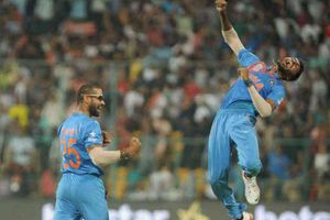 సౌతాఫ్రికాతో మూడు వన్డేల సిరీస్.. పాండ్యా, ధావన్ ఆగయా.. రోహిత్‌కు నో చాన్స్.. !!