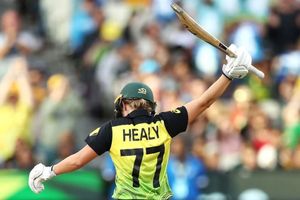 ICC Women's T20 World Cup ఫైనల్: హమ్మయ్యా అలిసా ఔటైంది..!!