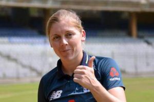 వైద్య సహాయకురాలిగా మహిళా క్రికెటర్