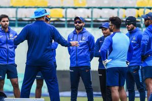 గవర్నమెంట్ ఆర్డర్.. ప్రేక్షకుల్లేకుండానే భారత్-సౌతాఫ్రికా తదుపరి వన్డేలు!!