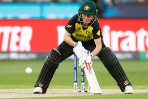 ICC Women's T20 World Cup: ఫీల్డింగ్ వైఫల్యం.. బౌలింగ్ నాసిరకం.. భారత్‌కు భారీ లక్ష్యం!!