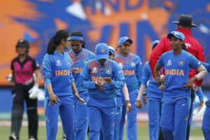 భారత్‌ vs ఇంగ్లాండ్‌ సెమీస్ మ్యాచ్‌కు వర్షం అంతరాయం.. టాస్‌ ఆలస్యం!!