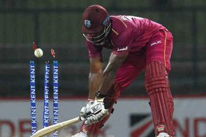 వారెవ్వా మలింగా.. ఏం యార్కర్.. ఏం బౌలింగ్..!!(వీడియో)