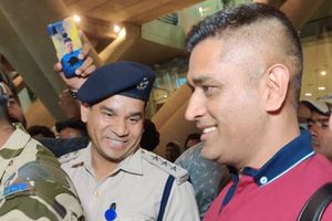 ధోనీ న్యూ లుక్ చూశారా?