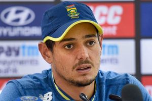 భారత్‌ను ఓడించాలంటే సీనియర్లు ఆడాలి: డికాక్