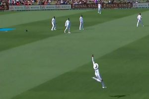 జడేజా కళ్లు చెదిరే క్యాచ్.. సూపరో సూపర్..!(వీడియో)