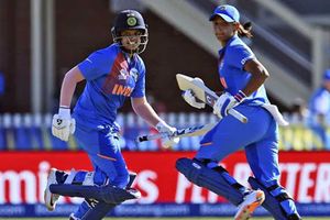 'షెఫాలీ ఎప్పుడూ జట్టు కోసం ఆడటానికి ప్రయత్నిస్తుంది.. అలాంటి ప్లేయర్ టీంలో ఉండాలి'