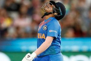 షెఫాలీని తిట్టిన బిషన్ బేడీ.. మండిపడుతున్న ఫాన్స్!!