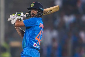 కరోనా భయం.. క్వారంటైన్‌లో శిఖర్‌ ధవన్‌!!