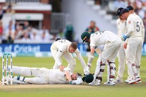 'స్టీవ్‌ స్మిత్‌ తలకు గాయం.. ఫిల్‌ హ్యూస్‌లా కాకూడదని కోరుకున్నాం'