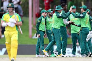 ఆస్ట్రేలియాపై దక్షిణాఫ్రికా ప్రతీకారం.. వన్డే సిరీస్‌ కైవసం!!