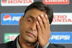 షోయ‌బ్ అక్త‌ర్‌కు భారీ షాక్.. 10 కోట్ల ప‌రువు న‌ష్టం దావా!!