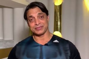 యూవీ, భజ్జీని తిట్టడం అమానుషం: అక్తర్