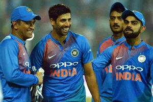 అందుకే ధోనీని తిట్టాల్సి వచ్చింది: నెహ్రా