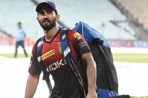 సీఎస్‌కే.. నన్ను కాదని ధోనీని ఎంచుకున్నప్పుడు గుండెలో గునుపం దిగినట్టైంది: దినేశ్ కార్తీక్