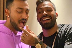 పాండ్యా బ్ర‌ద‌ర్స్.. టేబుల్ టెన్నిస్ ఇలా కూడా ఆడుతారా?!! (వీడియో)