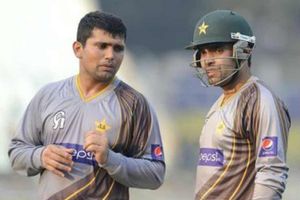 సచిన్, ధోనీ, కోహ్లీలను చూసి నేర్చుకో తమ్ముడూ.. ఉమర్‌కు కమ్రాన్‌ సూచన!!