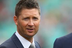 కోహ్లీని స్లెడ్జింగ్‌ చేయడానికి ఆసీస్ క్రికెటర్లు భయపడుతున్నారు: క్లార్క్