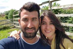 భార్య కోసం.. బ్యాడ్మింటన్‌ కోచ్‌గా మారిన టీమిండియా స్టార్ బ్యాట్స్‌మన్‌ (వీడియో)!!