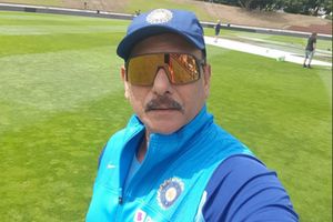 ప్రధాని చెప్పినట్లు చేద్దాం.. కరోనా కట్టడికి కొత్త శక్తిని సృష్టిద్దాం: రవిశాస్త్రి