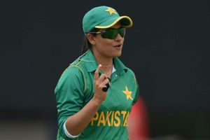 అంతర్జాతీయ క్రికెట్‌కు గుడ్‌బై చెప్పిన పాక్ క్రికెటర్ సనా!!