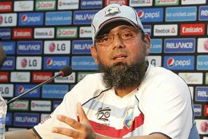 హెల్మెట్‌ లేకుండా బౌలర్లపై విరుచుకుపడేవాడు.. అతడే పాక్‌ 'వివ్‌ రిచర్డ్స్‌': సక్లయిన్‌