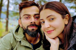 గృహహింసకు పాల్పడితే ఫిర్యాదు చేయండి.. లాక్‌డౌన్‌ చేద్దాం: విరుష్క