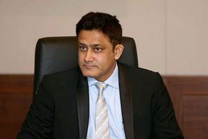 ఇక బంతిపై ఉమ్మి వాడొద్దు.. ఐసీసీ క్రికెట్‌ కమిటీ సిఫారసు