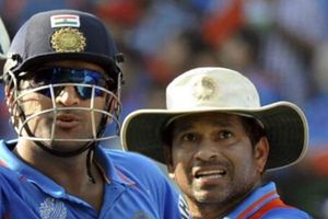 సచిన్ 40 ఏళ్ల వరకు ఆడొచ్చు.. ధోనీ మాత్రం 38 ఏళ్లకే రిటైర్ అవ్వాలా?