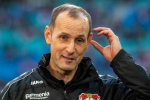 టూత్‌ పేస్ట్‌ కోసం బయటకొచ్చి.. భారీ మూల్యం చెల్లించుకున్న కోచ్!!