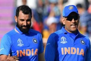 నా ముందు వేషాలేయకంటూ ధోనీ మందలించాడు: షమీ