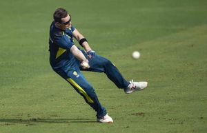 కరోనా ఎఫెక్ట్.. ఉమ్మితో బంతిని శుభ్రం చేయడాన్ని నిషేధించిన ఆస్ట్రేలియా!!