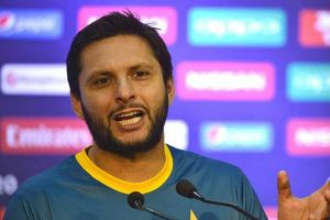 అఫ్రిది పాపం పండింది.. అందుకే కరోనా సోకింది!