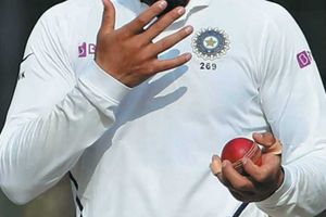 బంతిపై ఉమ్మి రుద్దితే 5 పరుగుల ఫైన్‌.. కరోనా సబ్‌స్టిట్యూట్‌కు అనుమతి: ఐసీసీ