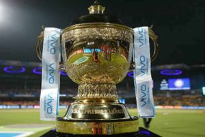ఐపీఎల్‌ వాణిజ్య ఒప్పందాలపై బీసీసీఐ సమీక్ష!!