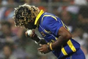 మలింగ ఆ పద్ధతి మార్చుకో.. లేదంటే కరోనా వస్తది: సచిన్