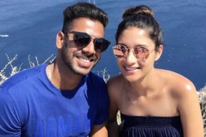 నీకు ఎంత ధైర్యం ఉంటే నా భర్త పేరు అలా రాస్తావ్?.. నెటిజన్‌పై క్రికెటర్ భార్య ఫైర్!