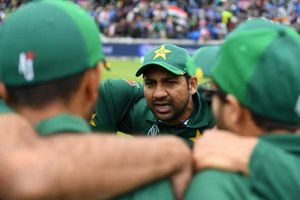 ‘ఆ పది మంది’ లేకుండా.. ఇంగ్లండ్‌కు పాకిస్తాన్‌ జట్టు పయనం