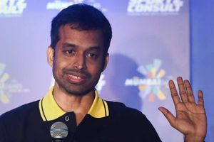 కోచ్‌లను ఆదుకునేందుకు పరుగుపెట్టనున్న 'గోపీచంద్'‌!!