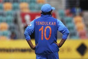 సచిన్‌ జెర్సీ, బ్యాట్, బంతి చోరీ!!