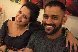 అందుకే ఆ ట్వీట్ డిలీట్ చేసా.. జుంపాల జుట్టు బాగుండదు : ధోనీ సతీమణి