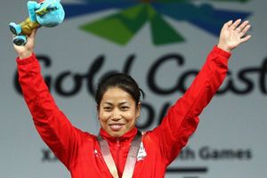 సంజీత డోపీ కాదు.. క్షమాపణ, పరిహారం కోరిన లిఫ్టర్‌!!