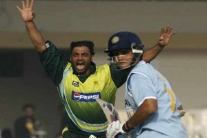 గంగూలీ ఓ పిరికివాడు.. నా బౌలింగ్‌ను ఎదుర్కొవడానికి భయపడతాడు..: అక్తర్‌