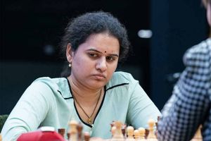 నెంబర్‌ వన్‌కు షాకిచ్చిన హంపి.. స్పీడ్‌ చెస్‌ ఫైనల్లోకి ప్రవేశం!!