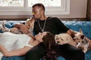 హార్దిక్ ఒడిలో నటాషా.. శునకంతో పాండ్యా ముద్దులాట!