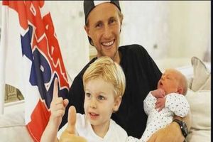 జోరూట్‌‌కు అమ్మాయి.. అప్పుడే ఇంగ్లండ్ జట్టుకు బెస్టాఫ్‌ లక్ చెప్పింది!