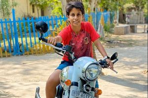 వంట నేర్చుకున్నా.. బుల్లెట్ నడిపిస్తున్నా: మహిళా క్రికెటర్