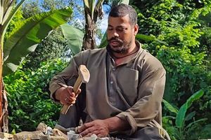 ఉపాధి హామీ కూలిగా మారిన భారత క్రికెటర్